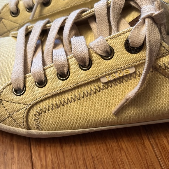 Taos Yellow Canvas Women's Sneakers - size 8.5 - sunburst - Picture 3 of 7